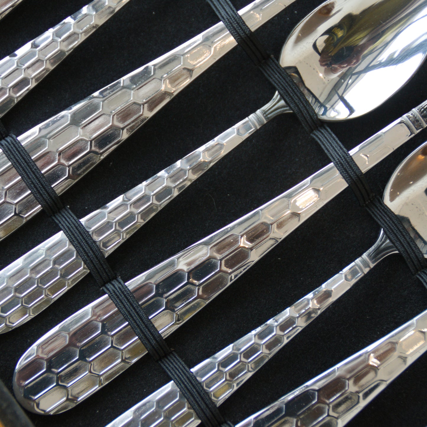 1 Ménagère 24 pièces HONY SILVER pour 6 personnes