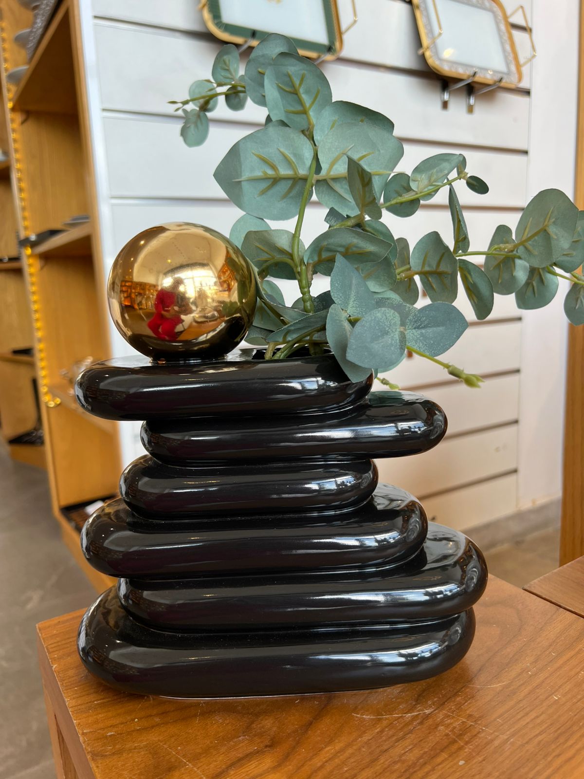 Vase Décoratif Créatif – Noir Élégant