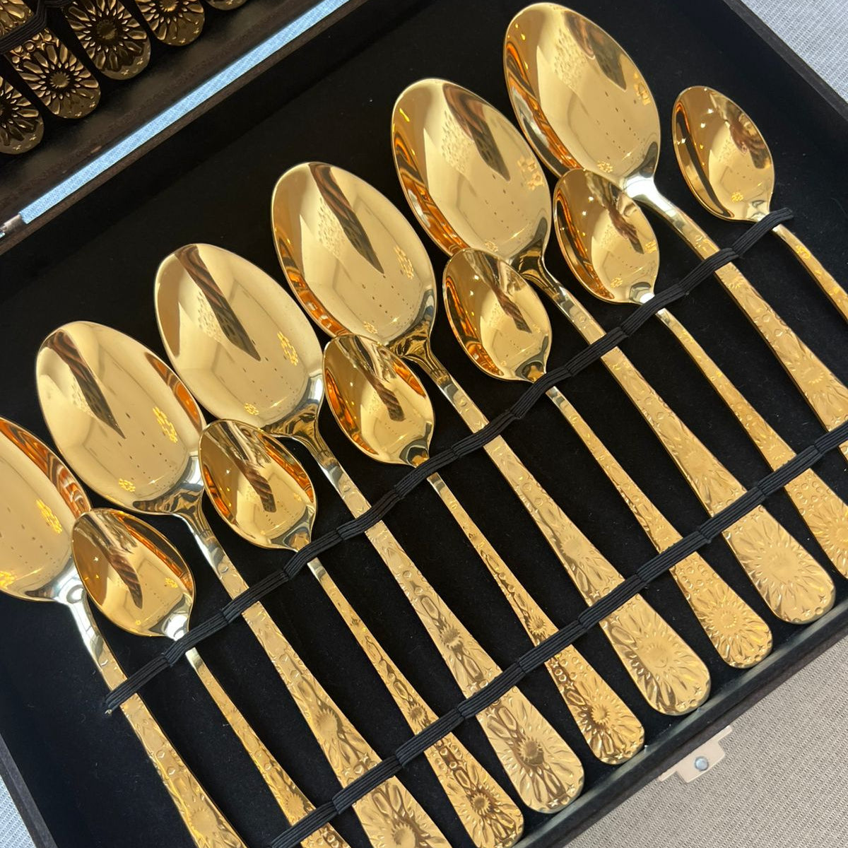 Ménagère 24 pièces en inox doré – Zellige