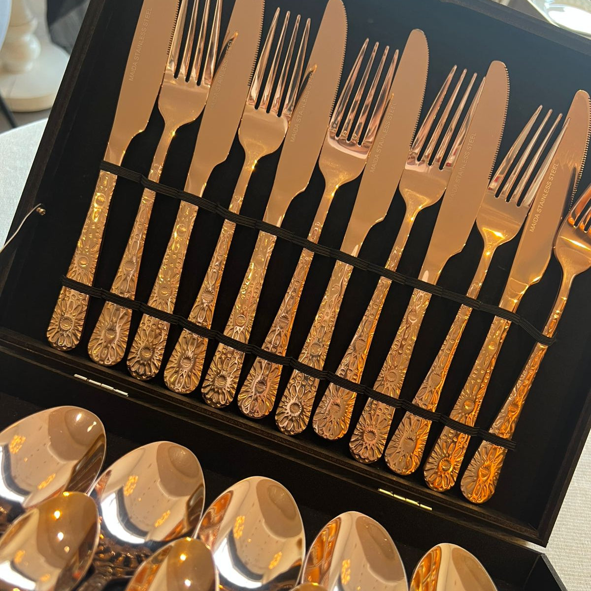 Ménagère 24 pièces en inox bronze – Zellige