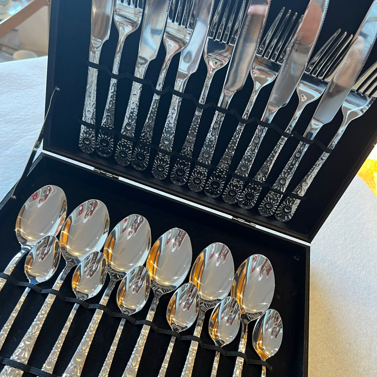 Ménagère 24 pièces en inox argenté – Zellige