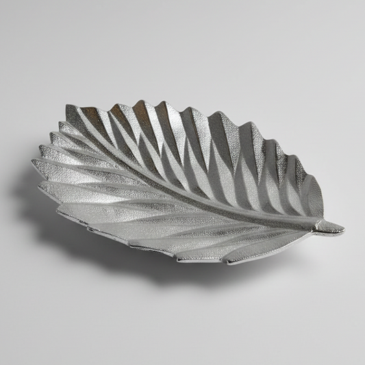 PLAT DECORATIF EN FORME DE FEUILLE NERVUREE ARGENTEE