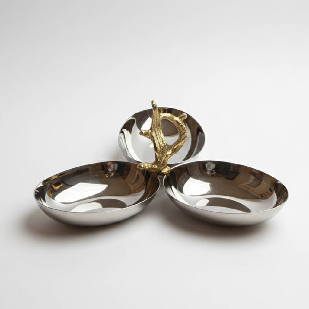 Trois coupelles ovales en inox