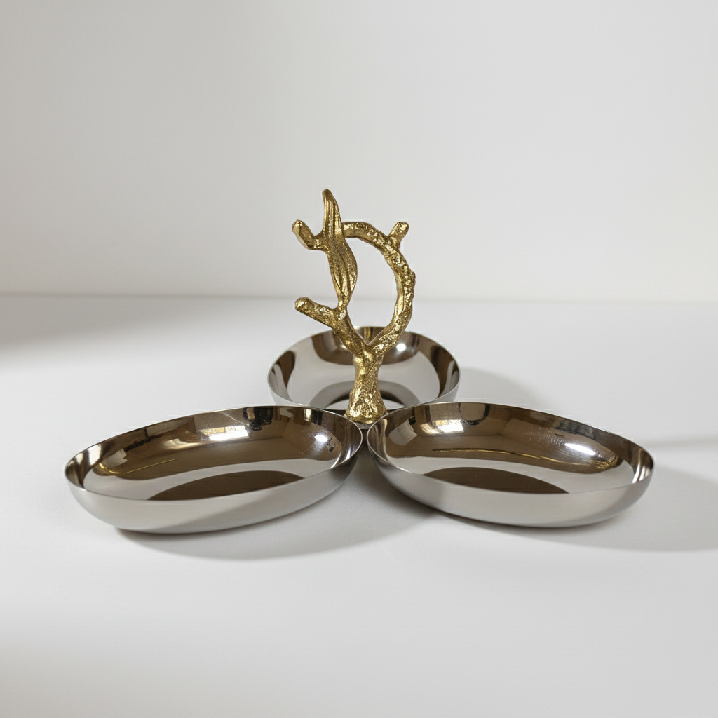 Trois coupelles ovales en inox