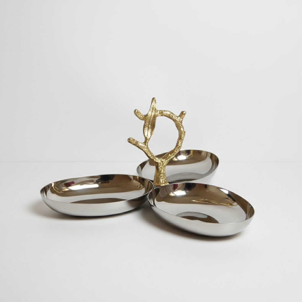 Trois coupelles ovales en inox