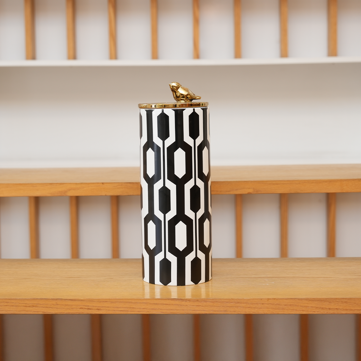 Vase design géométrique noir et blanc