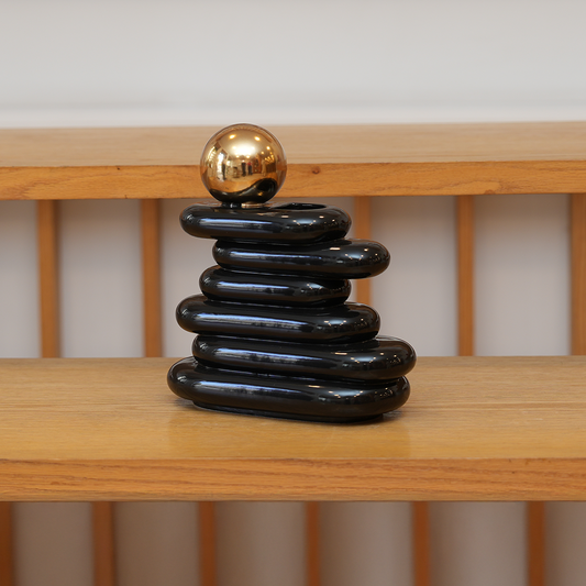 Vase Décoratif Créatif – Noir Élégant