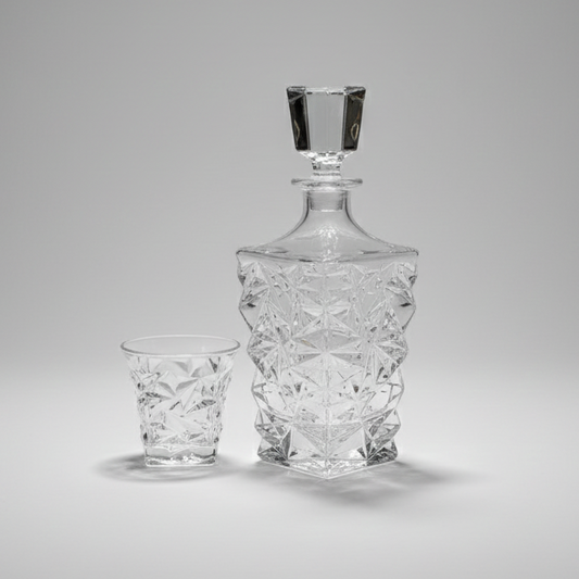 Carafe au design sculpté avec 6 verres élégants.