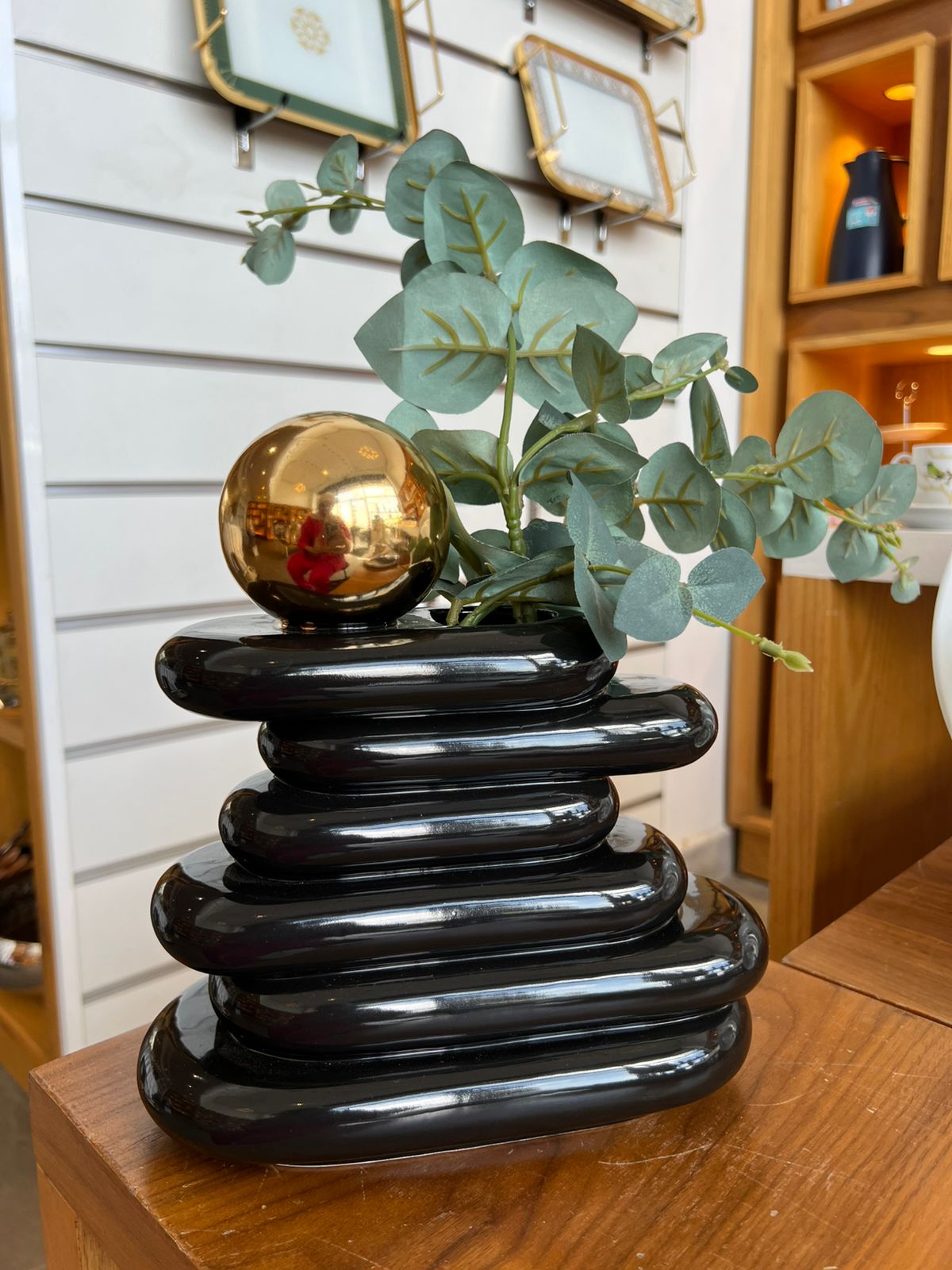 Vase Décoratif Créatif – Noir Élégant