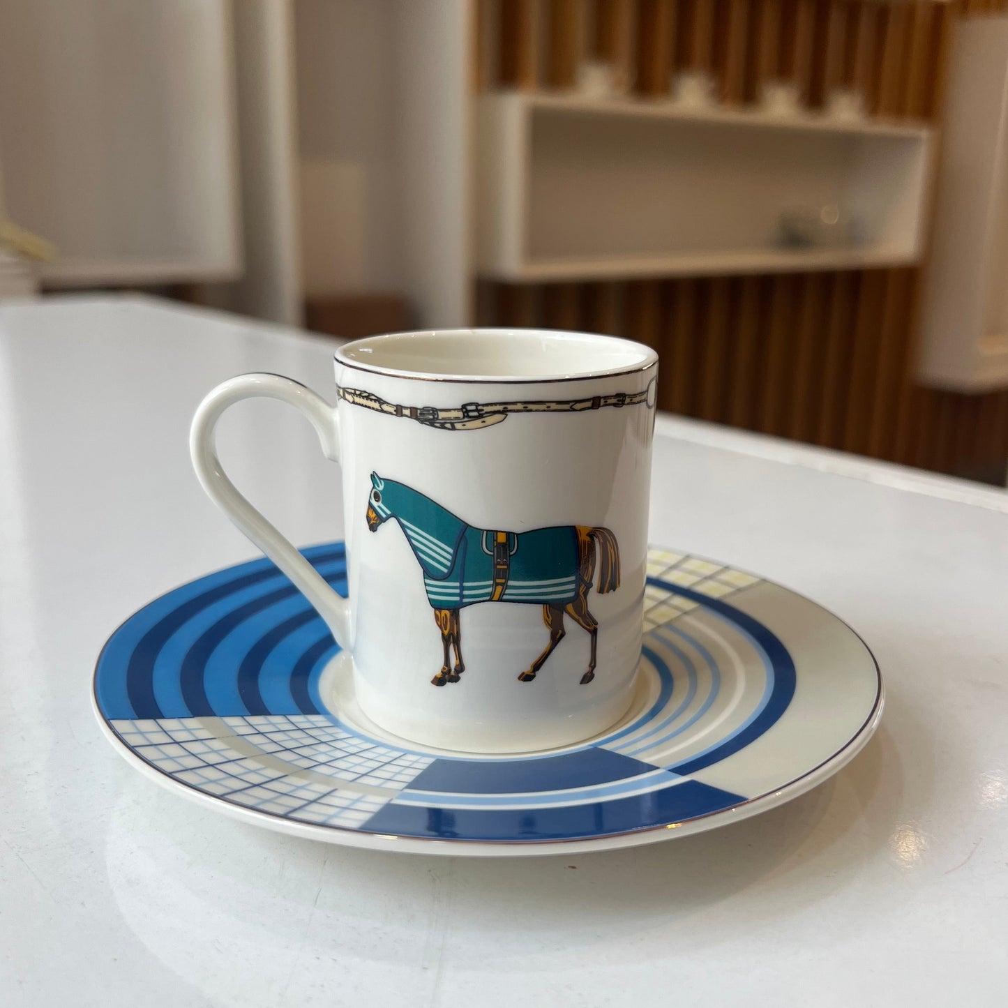 Tasse à café noire – Le Cavalier