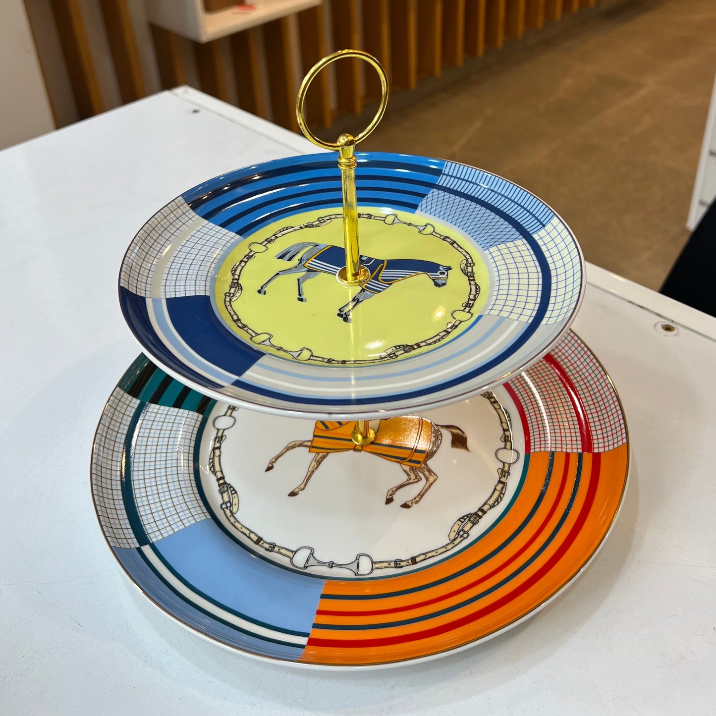 Présentoir à deux étages - Le Cavalier