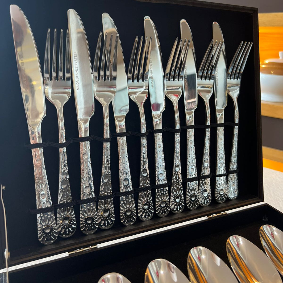 Ménagère 24 pièces en inox argenté – Zellige