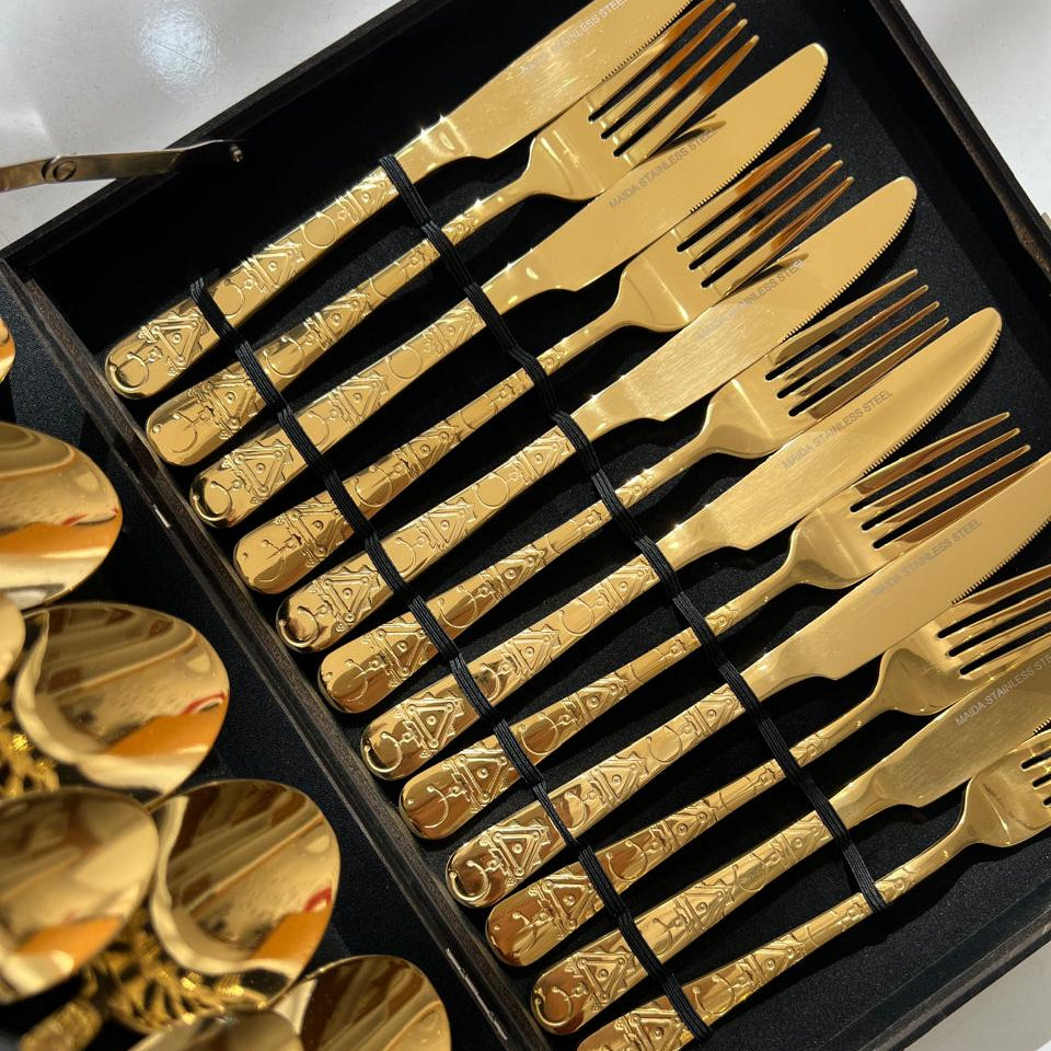 Ménagère Fibule dorée